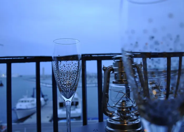 "Luigi" Balcon Sur La Mer Et Le Port De Sete